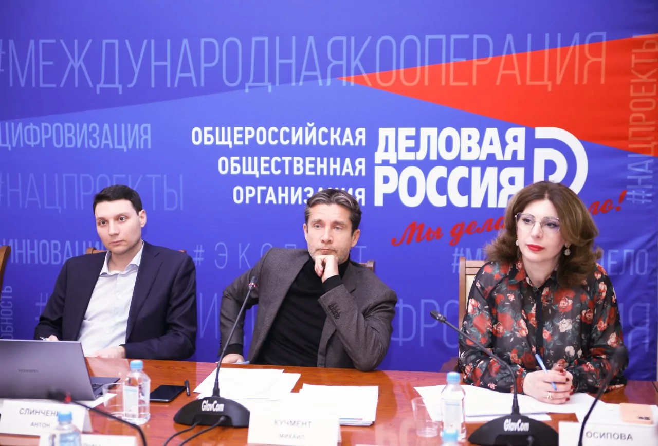 Делороссы рассмотрели прогнозные оценки развития онлайн-торговли и определили влияние этих трендов на смежные отрасли